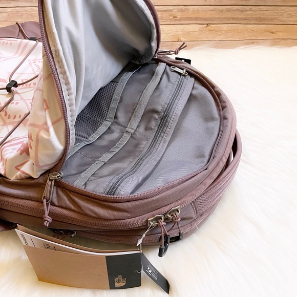 The North Face Women’s Borealis 27 Liter Backpack - Picture 6 of 12